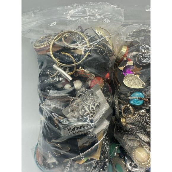 6 lb Lot of Vintage to Modern Junk Jewelry Crafting, Harvest, Repurpose, Repair - Picture 4 of 7